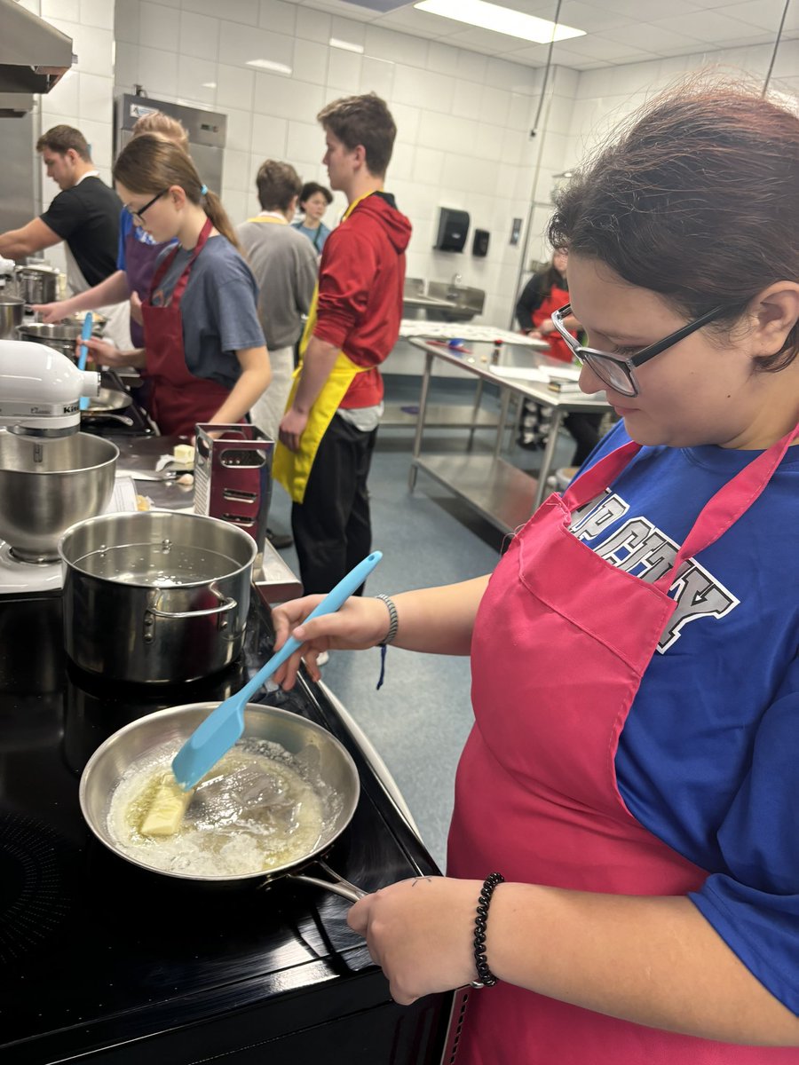 Schwarzer96's tweet photo. Foods students making fettuccine alfredo today #GoCavsGo https://t.co/GuhrTubnKy