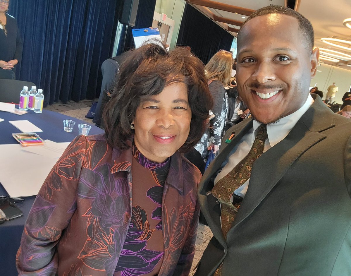 The queen herself! Although after six years I am hiatus from the Reading Standing Committee for @NAEP_NCES, she is why I always found myself coming back to retool and reenvision the country’s most recognizable exam. Thank u, Commissionar Carr @NCES #suburbanUrban @JHUeducation