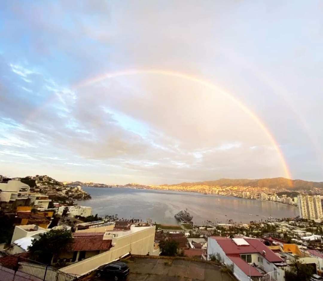 David4EveRunner's tweet photo. Después de una tremenda noche lluviosa y con aire, mi puerto de Acapulco amaneció como nunca!!
🤩😍
#FelizJueves
#ShineAcapulco 🙌✨
#Rainbow 🌈
#ForzaAcapulco
#RebornAca
#TodosSomosAcapulco
#4EverRunner 🏃🏼‍♂️🔥🔥🔥 https://t.co/giAHQpXzLS