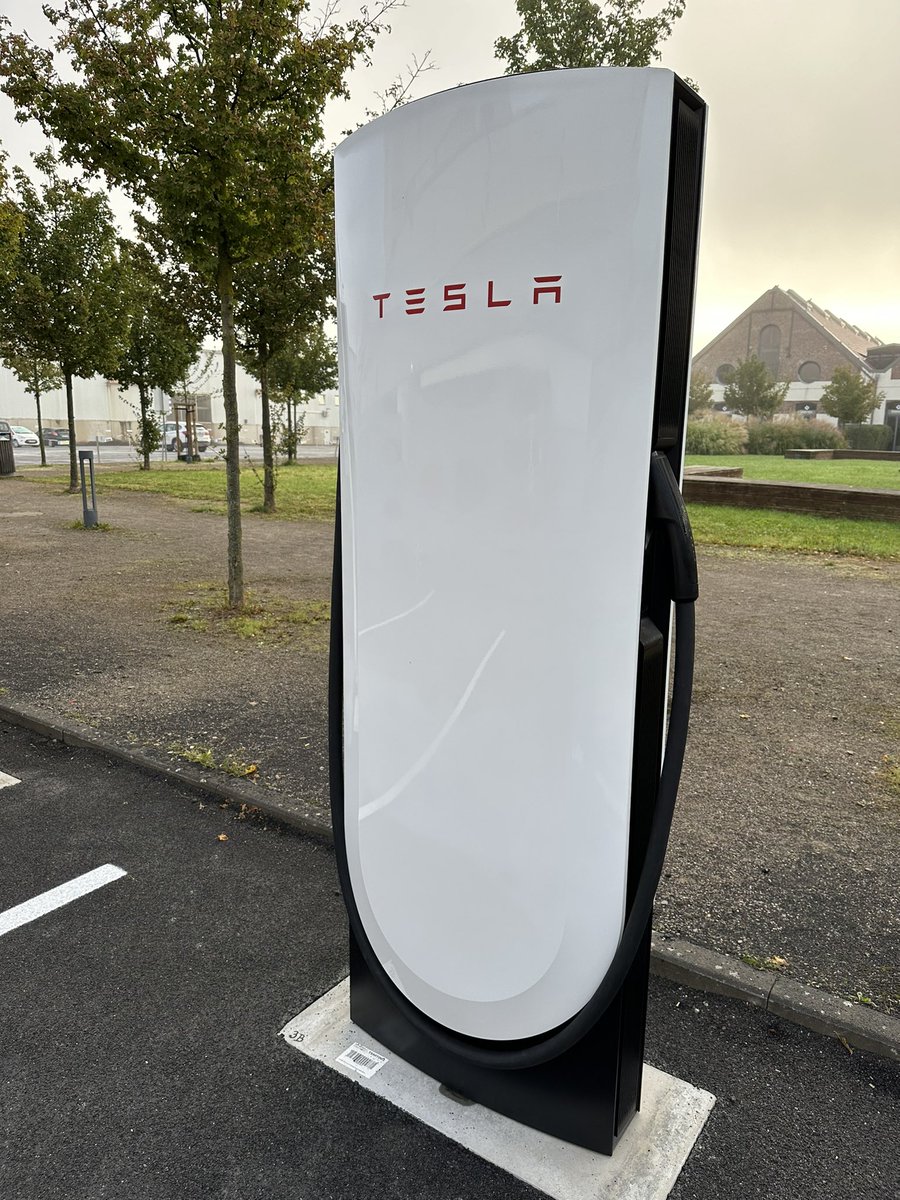 Ernst1978's tweet photo. @TeslaCharging #kölnCarlswerk #carlswerk https://t.co/6E6A41RfhR