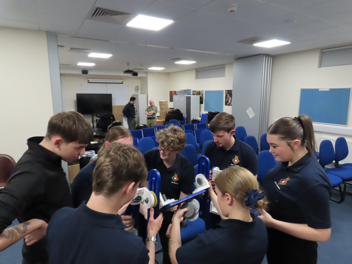 @URNUYorkshire OCs have been having lots of great experiences at our parade nights recently. Our first years got their first experience of a PLT #LearnTodayLeadTomorrow and we got hands-on with firefighting equipment and learned how it is used in the #RoyalNavy. #URNU