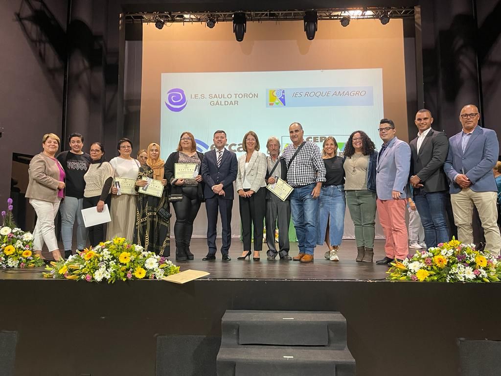 Ayer reconocimos junto con el <a href="/AytoGaldar/">Ayuntamiento de Gáldar</a> a los titulados del municipio del curso pasado. Un acto muy importante, ya que visibiliza el esfuerzo y la constancia de los alumnos para obtener su título. ¡Enhorabuena! <a href="/eccaedu/">ecca.edu</a> <a href="/teososam/">Teodoro Sosa</a>