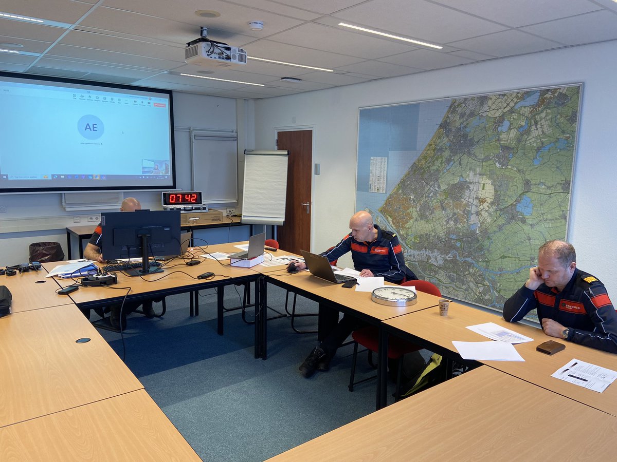 Eerste praktijkoefendag voor de leergang CVE met tegenspel van AGS en AC-B. Veel leermomenten in aanloop naar het examen. <a href="/NIPV_NL/">NIPV</a> <a href="/VRH_Haaglanden/">Veiligheidsregio Haaglanden</a> <a href="/VRZHZ/">Veiligheidsregio Zuid-Holland Zuid</a> <a href="/VRKennemerland/">VRK</a> <a href="/VRHM/">VR Hollands Midden</a>