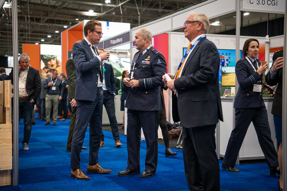 Generaal Onno Eichelsheim tweet media