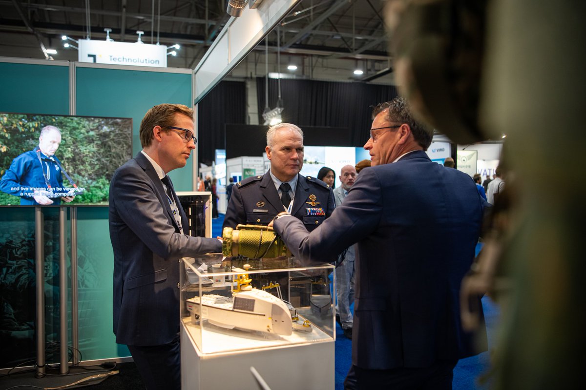Generaal Onno Eichelsheim tweet media