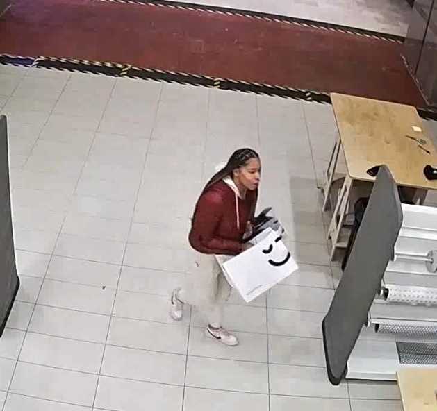 BvuePD's tweet image. I used a Seattle firefighter's stolen credit card to go on a  $8500 shopping spree at Bellevue Square Mall while he was putting up Christmas lights for the elderly. I'm a grinch and ruined Christmas. Identify me by contacting  CrimeStoppers crimestoppers.com/submit-a-tip/