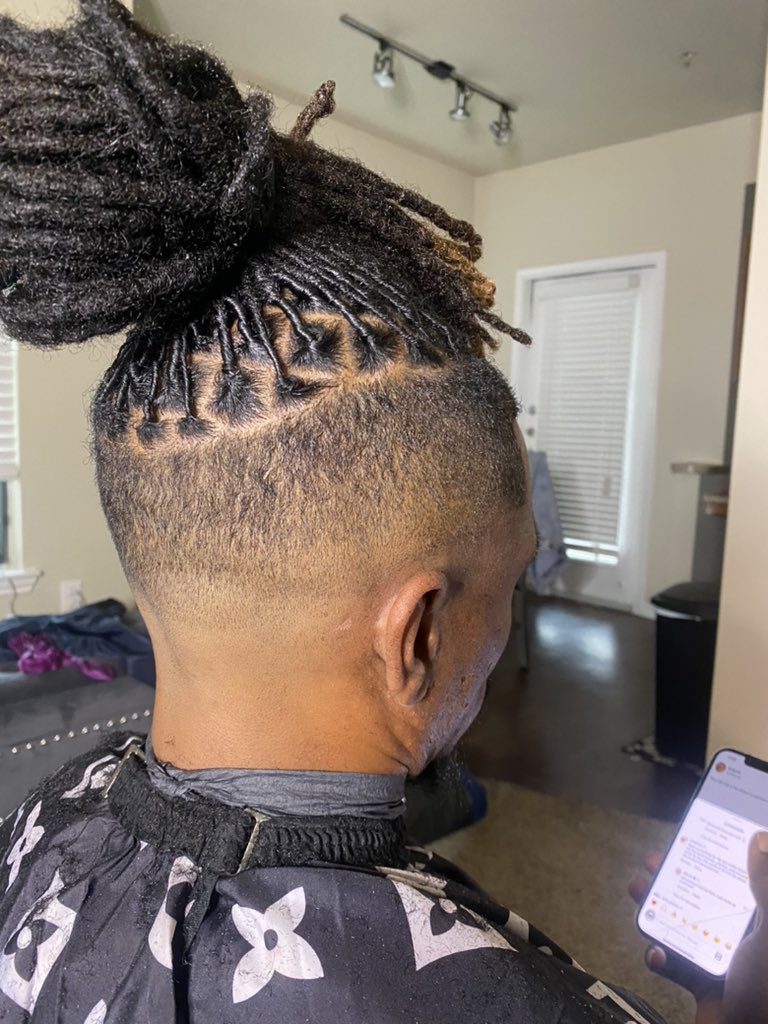 kolekutz_'s tweet image. Chops forever going federal!🔥

#htxhair #houstontx #houstonlocs #htxlocs #htxloctician #trending #viral #htxbarber