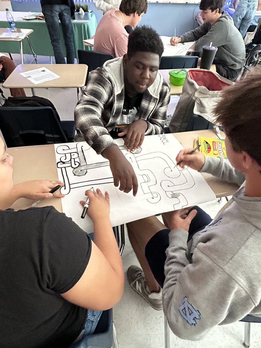 One of my favorite lessons this year! Get your students up &amp; moving with this poem by <a href="/NifMuhammad/">Hanif Abdurraqib</a> to explore poetic structure &amp; pacing. #NCTE23 #TeachLivingPoets 🏃‍♂️🏎️🏁🤓
teachlivingpoets.com/2023/11/30/exp…