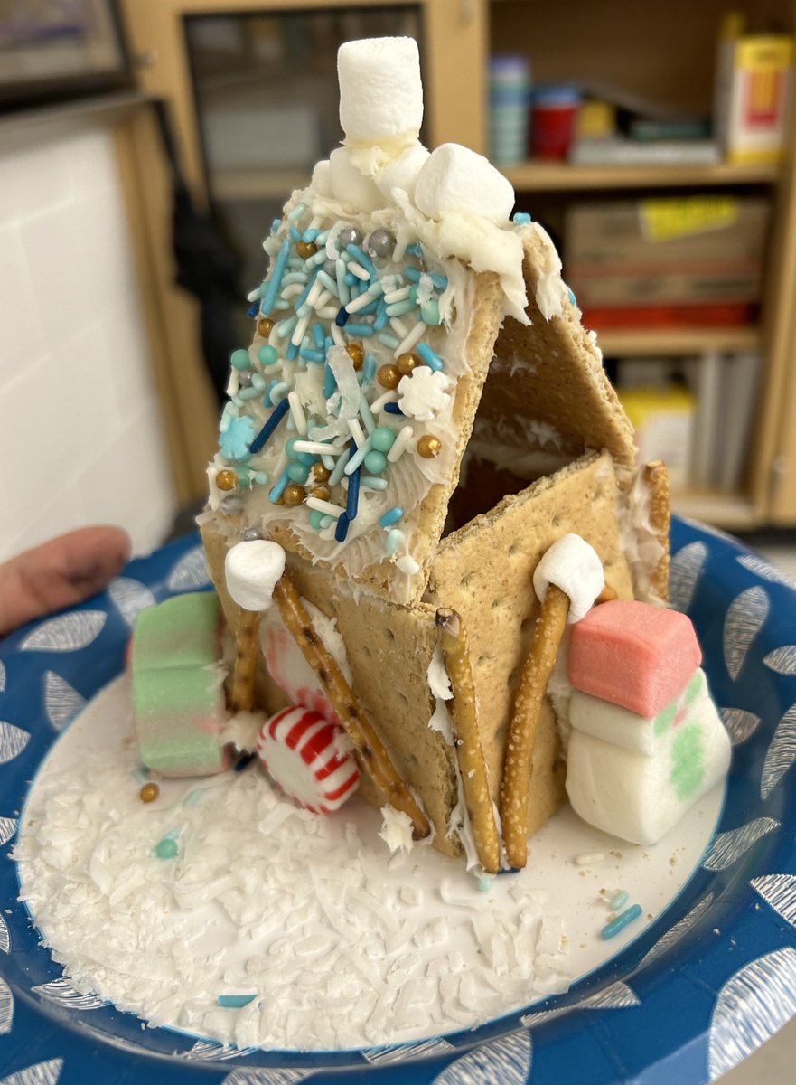 dr_avaria's tweet photo. Gingerbread house 🏠 so much fun making it 🤩 @Lklina9 https://t.co/4TX5xw3eOD