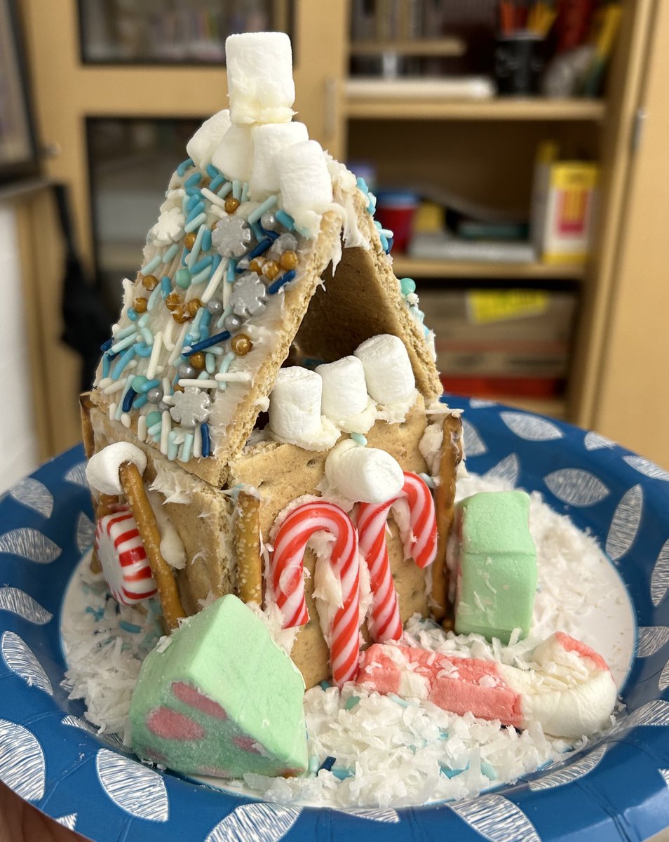 dr_avaria's tweet photo. Gingerbread house 🏠 so much fun making it 🤩 @Lklina9 https://t.co/4TX5xw3eOD