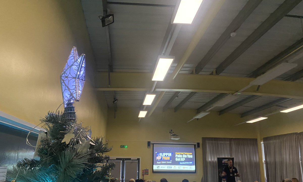 ThePainGuide's tweet image. Great to see so many people brave the snow this afternoon to attend the public @FlippinPain event in Stockton! Thanks to the social prescribers, health coaches, mental health and physical health service staff and our lived experience team members who helped make today happen 🙌🏼