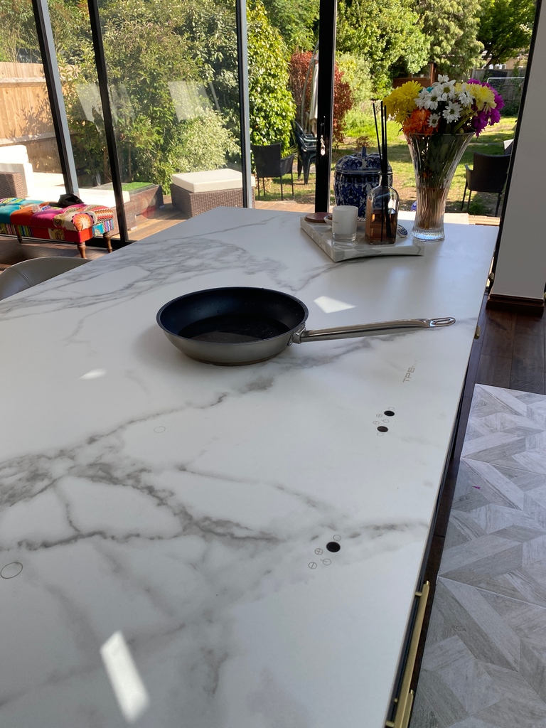 tpbtechuk's tweet image. Room with a view 😍

Featuring a TPB tech induction kitchen island in our Torano Statuario finish. 

#tpbtech #inductionhob #kitchenisland #kitchendesign #luxuryhomes #homedecor @tpbtech