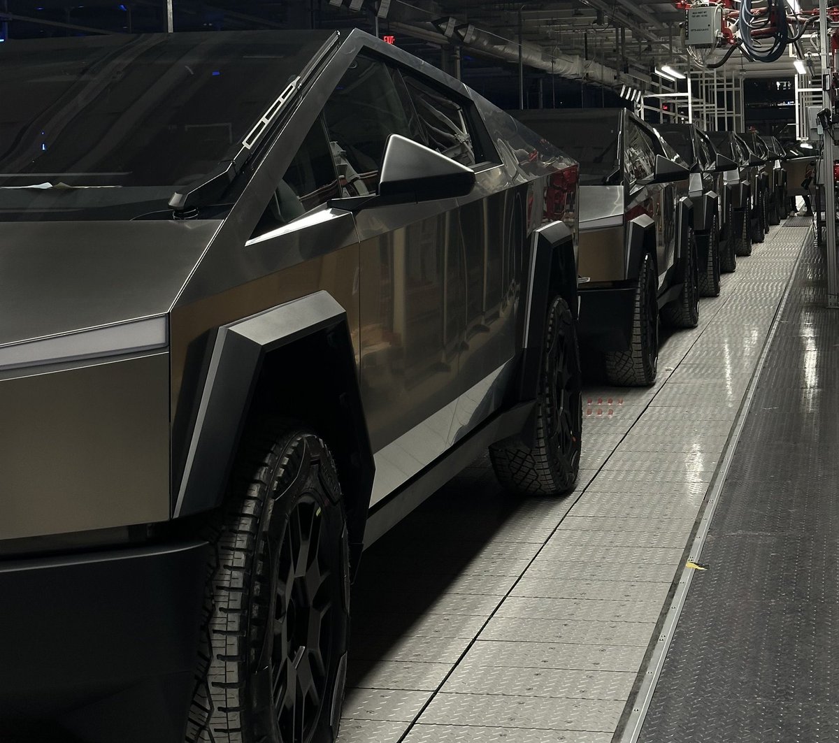 zachjacobs_'s tweet photo. 3+ years ago a few of us started designing this #gigafactory with the end goal of bringing the #Cybertruck to market at volume production. Today is the culmination of a lot of hard work building some world-class infrastructure. Congrats to the entire team! https://t.co/noAjTlREdh