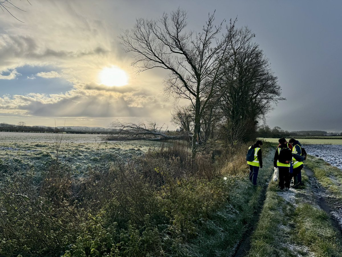 John_Wilkinson4's tweet photo. Exciting to be out sampling on our first day of snow with the @YorkEnvironment Applied Environmental Science students in Bishop Wilton! Looking forward to working with the data together! https://t.co/SovtR46YTV