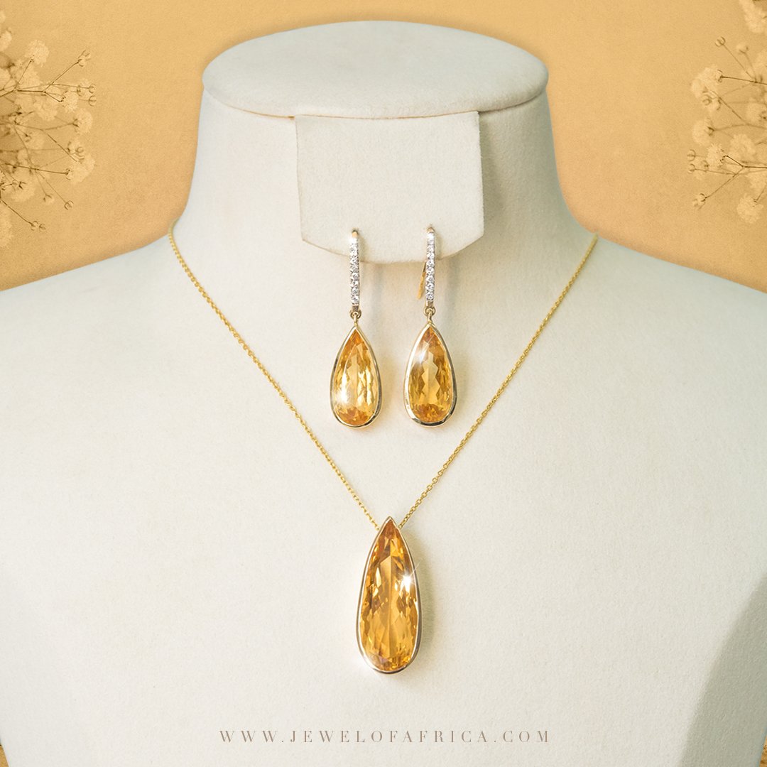 JewelofAfricaZM's tweet image. Flawless fusion of the golden citrine and diamonds!

Our teardrop-shaped 17.3 carat citrine pendant is a testament to the artistry that goes into crafting each piece. The pendant is matched with a pair of 14.5 carat citrine earrings.

#Citrine #NovemberBirthstone #JewelOfAfrica