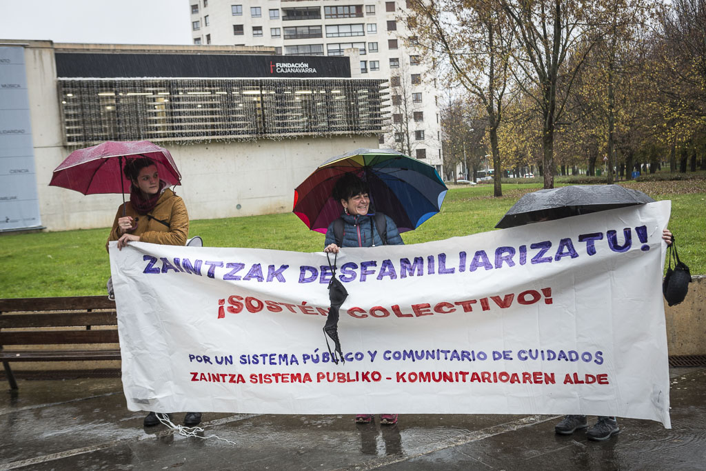 Ekinklik's tweet photo. [ARGAZKIAK] #ZaintzaEskubideKolektiboa #HuelgaGeneralFeminista. Zaintzat desfamiliarizatu! ¡Sosten colectivo! https://t.co/sR7AJbeGLo
#Az30Nov #GrebaFeministaOrokorra #DerechoColectivoAlCuidado https://t.co/oQXsEKiWvp