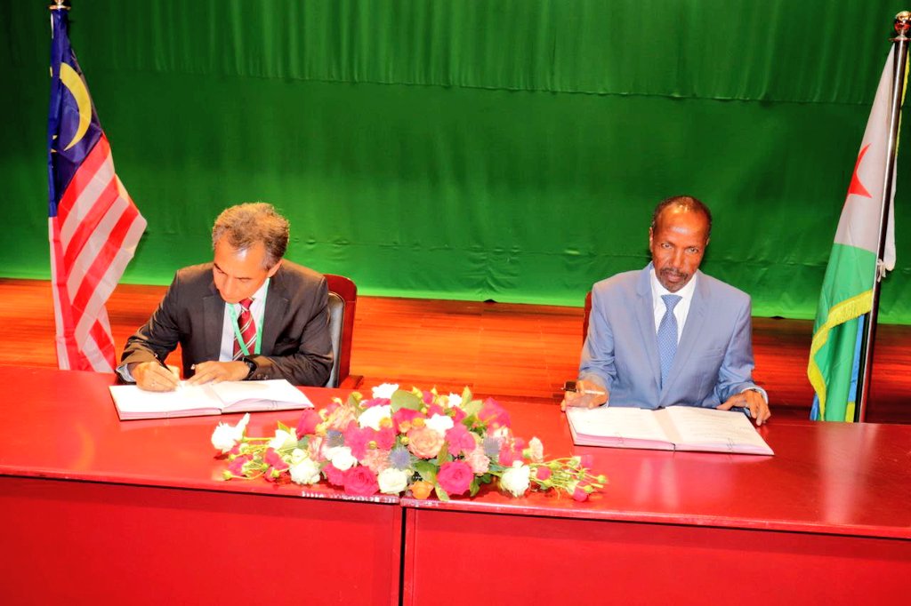 doingbusinessdj's tweet photo. #Djibouti_Invest 

Revivez en image les moments forts de la signature des accords entres les Institutions Financières malaisiennes et la Banque Centrale de #Djibouti 1/3
 #SEIDSP
#ANPI
#NIPA
#CCD 
#BCD https://t.co/k4fxLxWz46