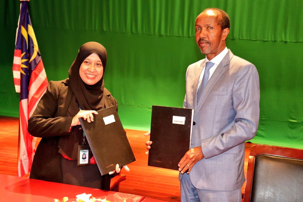 doingbusinessdj's tweet photo. #Djibouti_Invest 

Revivez en image les moments forts de la signature des accords entres les Institutions Financières malaisiennes et la Banque Centrale de #Djibouti 1/3
 #SEIDSP
#ANPI
#NIPA
#CCD 
#BCD https://t.co/k4fxLxWz46