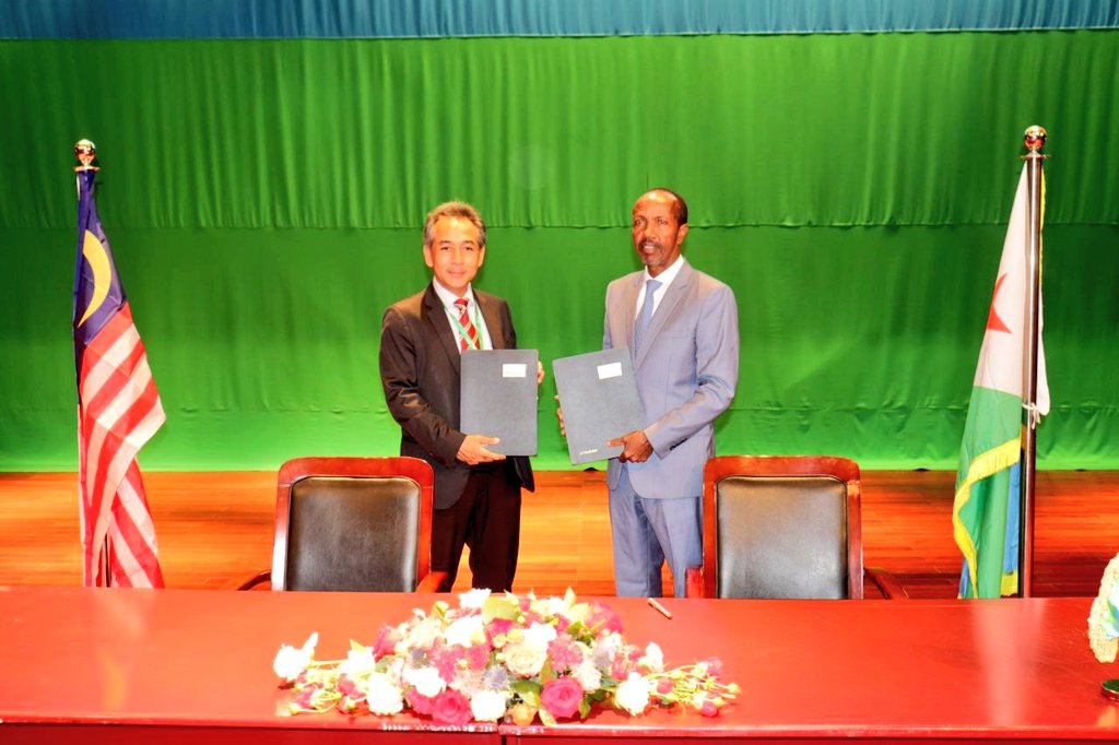 doingbusinessdj's tweet photo. #Djibouti_Invest 

Revivez en image les moments forts de la signature des accords entres les Institutions Financières malaisiennes et la Banque Centrale de #Djibouti 1/3
 #SEIDSP
#ANPI
#NIPA
#CCD 
#BCD https://t.co/k4fxLxWz46
