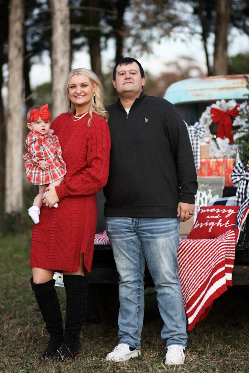 MarBroadbent's tweet photo. Merry Christmas ❤️🎄Love, The Broadbent Family @Coach_broadbent https://t.co/yAhsj9y2KL