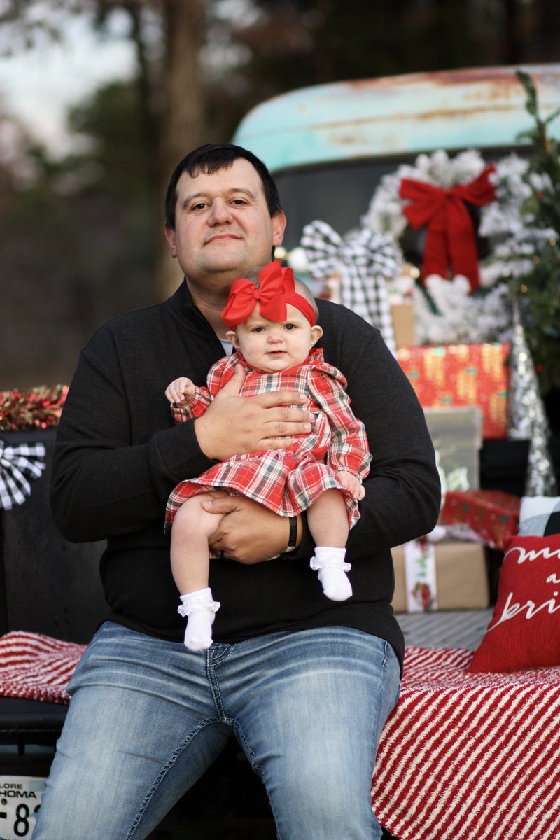 MarBroadbent's tweet photo. Merry Christmas ❤️🎄Love, The Broadbent Family @Coach_broadbent https://t.co/yAhsj9y2KL