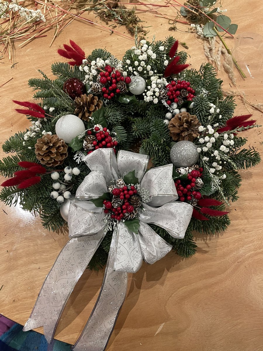 Christmas spirit in full swing today. Lights / music and wreath making 🎄 A supported activity but decisions galore 🤍 I think we did a great job 👌🏻🫶🏻 #OT #activity #achievement #outcome
