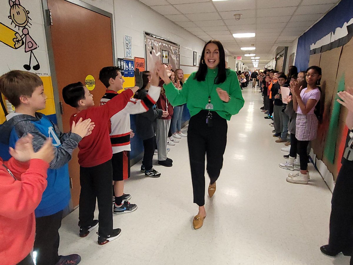 peters_ted's tweet photo. Congratulations to Miss Brielle Kievit on being named the Reutter School Teacher of the Year! @franklintwpsch @Miss_Kievit #reutterrocks https://t.co/cvbAdDIUSa