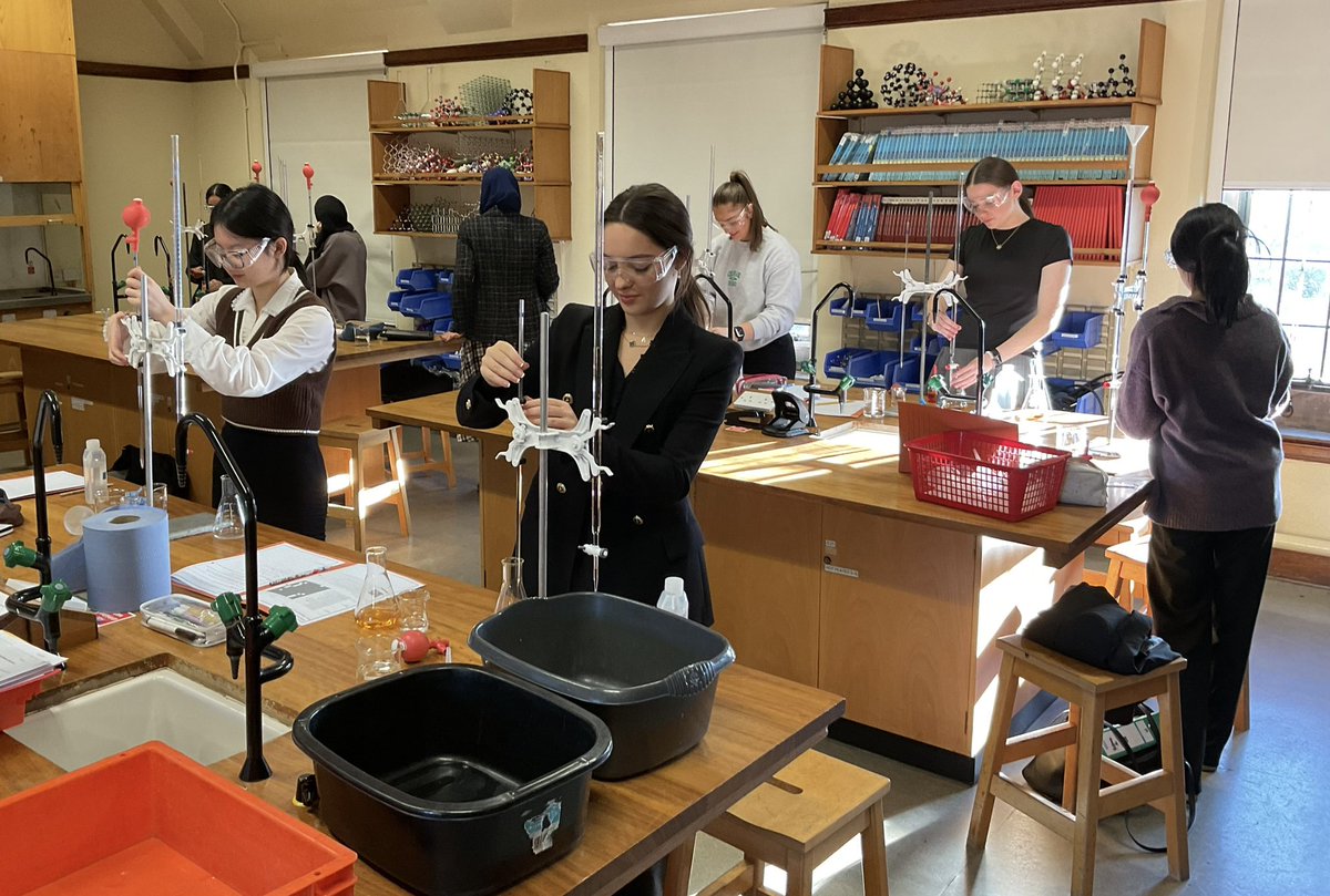 Excellent titration skills by Y12 in their required practical <a href="/BSGDChemistry/">Chemistry at Bolton School Girls' Division</a> <a href="/BSGDSixthForm/">BSGDSixthForm</a> #chemistry #alevel #practical #thisgirlcan #titration