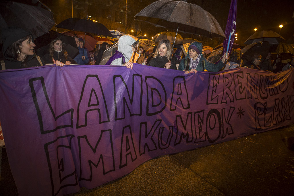 Ekinklik's tweet photo. [ARGAZKIAK] #ZaintzaEskubideKolektiboa #HuelgaGeneralFeminista. Iruñeko manifestazioa
https://t.co/EoSdvFDr8d
#Az30Nov #GrebaFeministaOrokorra #DerechoColectivoAlCuidado https://t.co/tQAslWHR1W