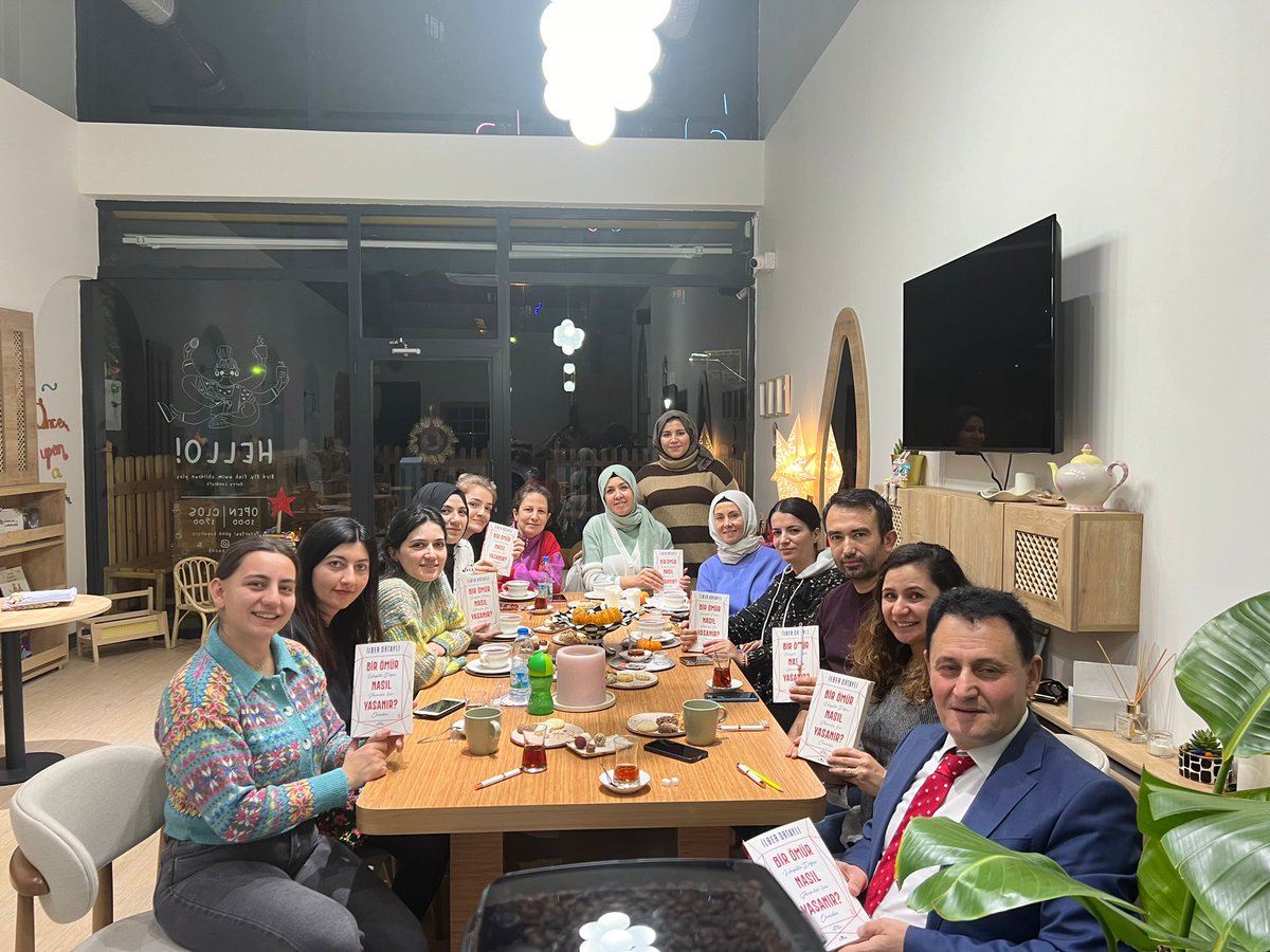 "Bir insanın bittiği an, miskinliğe esir olduğu andır. İnsan, konforundan vazgeçmeyi göze almalıdır. Kendi dünyasını yerinden kendisi oynatmalıdır." <a href="/ILBERORTAYLIGSU/">İlber Ortaylı</a> #birömürnasılyaşanır