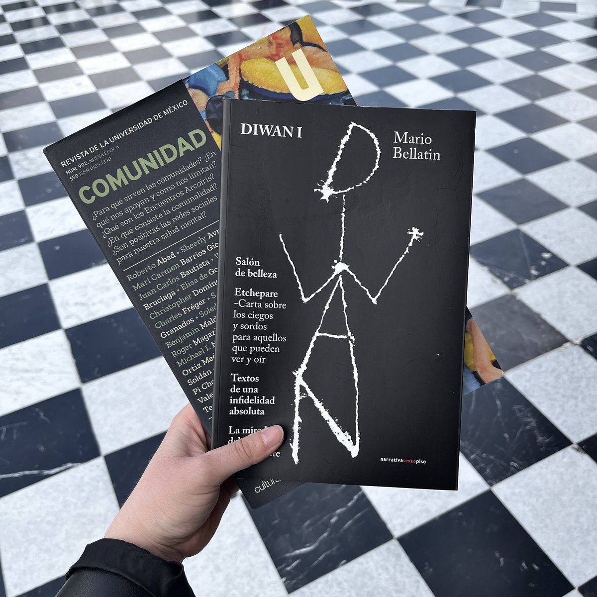 EdSextoPiso's tweet photo. Estas joyitas les llegaron a las personas de nuestro #ClubDelLibroSP 📚Suertudxs, ya tienen el nuevo libro de @mariobellatin👀 y el más reciente ejemplar de @revista_unam. Si quieren formar parte de nuestro bonito Club visita el enlace en nuestra biografía de Instagram. https://t.co/r30Xra6sLh