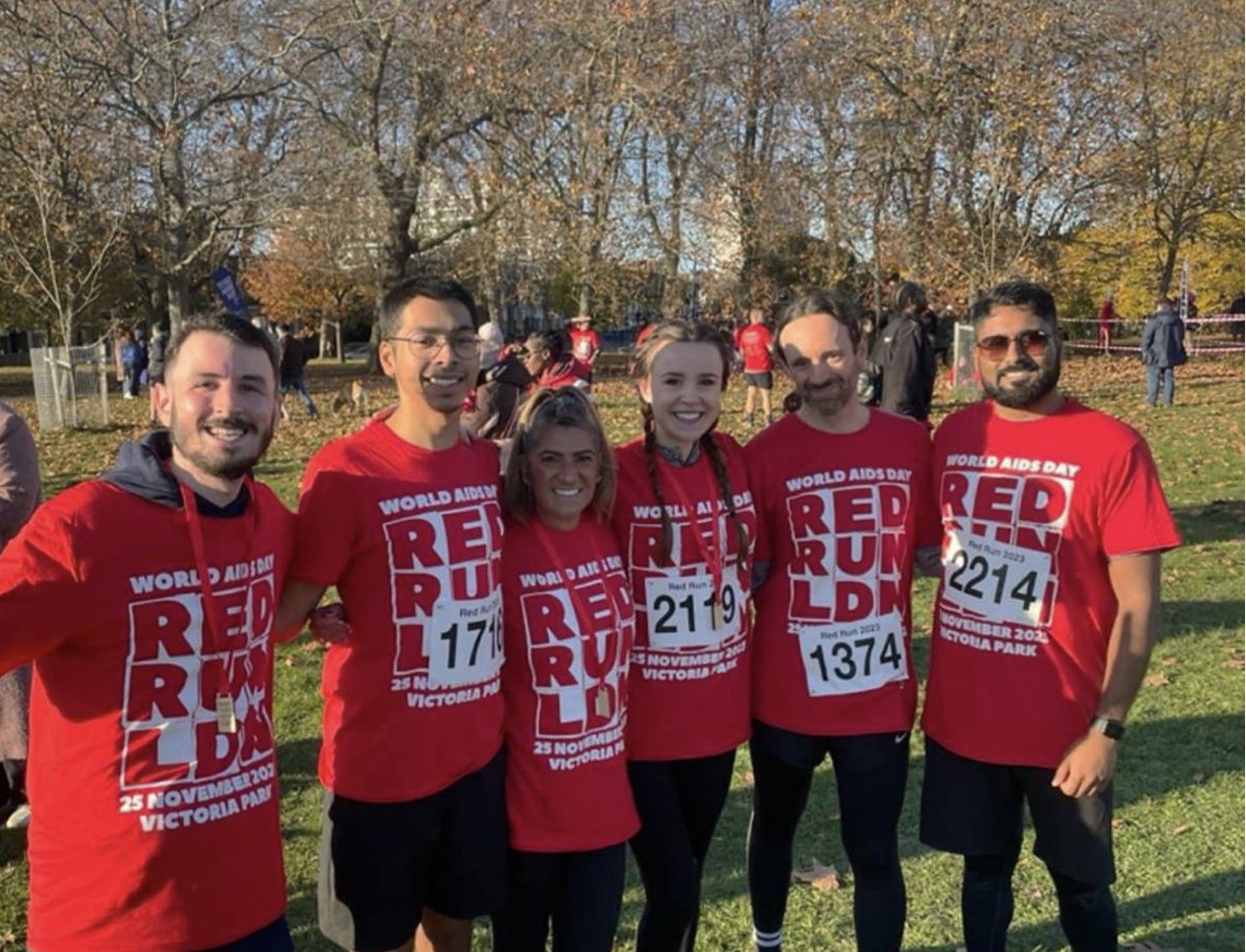 Dr. Tara Suchak and her amazing team from @56deanstreet completed the World AIDS Day Red Run 👏 They represented the HIV, GUM, and Gender Health Services at our Trust in a 10K charity fun run, along side 45 members of the public who joined in support ❤️#WorldAIDSDay #RedRun2023