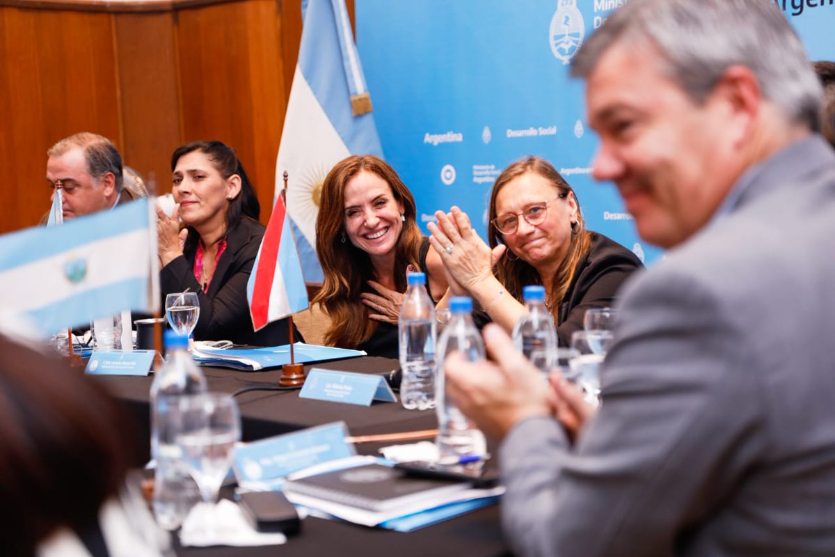 vtolosapaz's tweet photo. Durante la última reunión del Congreso Federal de Desarrollo Social (COFEDESO), junto a ministros y autoridades provinciales de todo el país, analizamos los ejes de gestión que llevamos adelante desde el @MDSNacion durante el 2022-2023. https://t.co/ypWvGWKNUZ