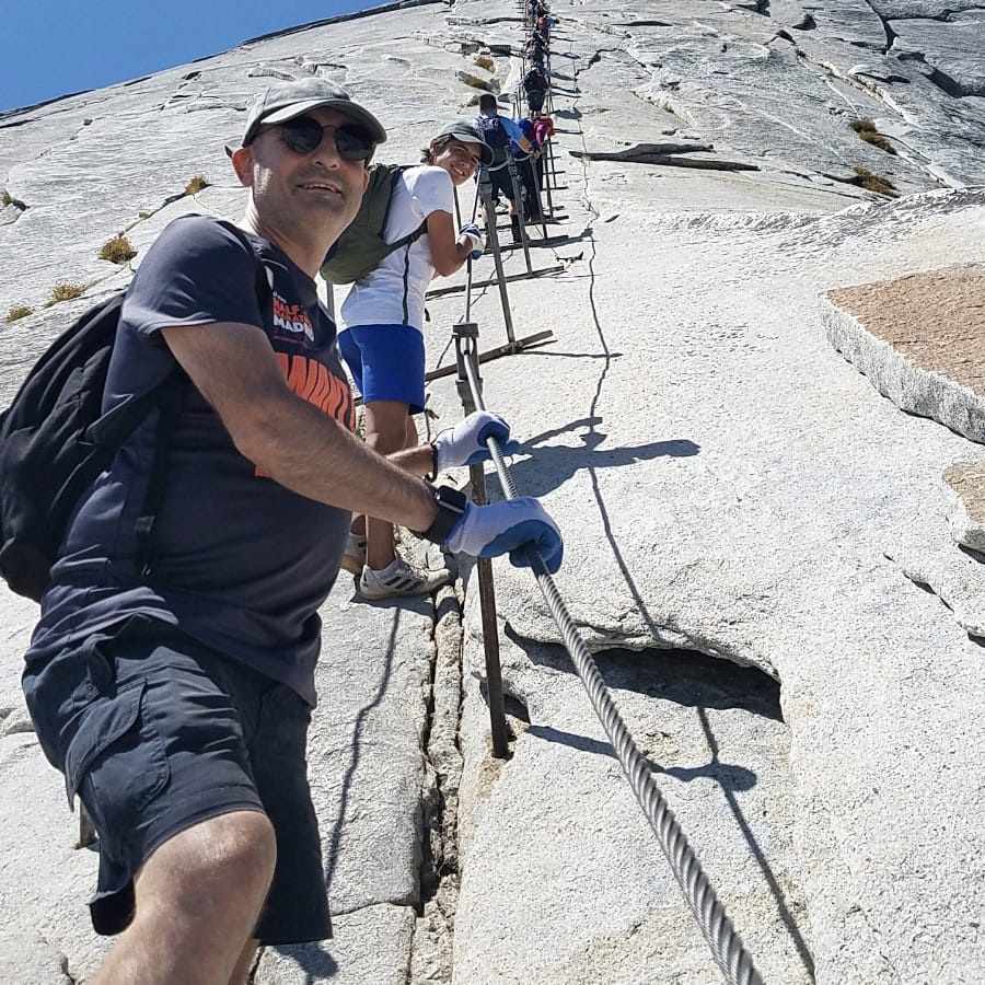 Nuestro presidente, Joaquín Martínez, se ha unido a la ascensión del Kilimanjaro, alzando la bandera de concienciación sobre el cáncer.

En Altum Sequencing, nos enorgullece unirnos a este noble desafío en apoyo a la investigación de la mano de la asociación CRIS contra el cáncer
