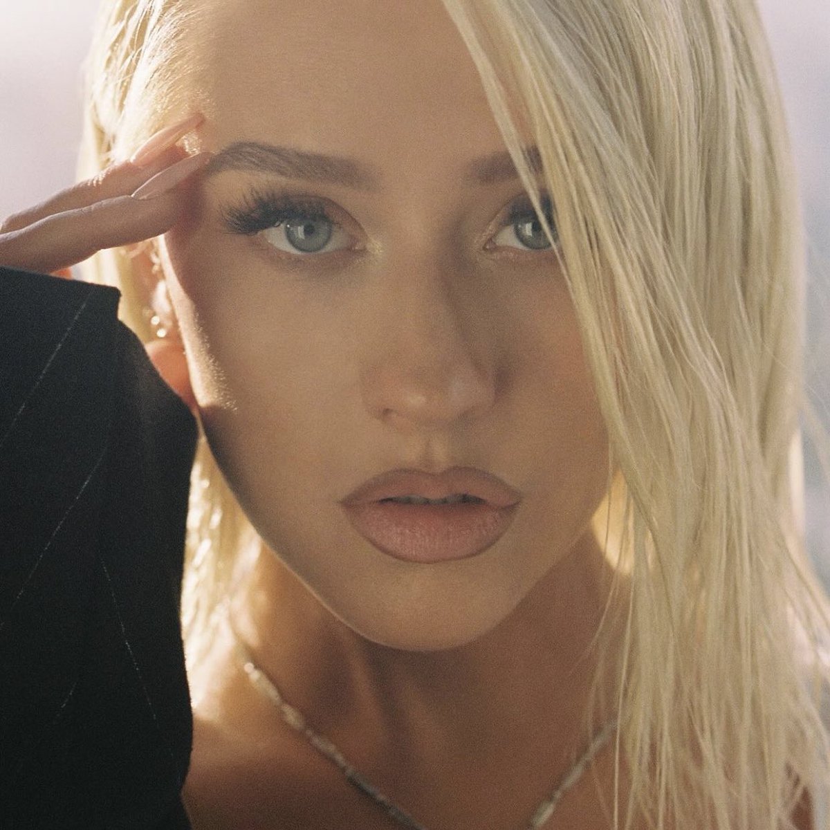 PopCulture2000s's tweet photo. wow christina aguilera looks amazing for instyle magazine https://t.co/LQh7cdIsvI