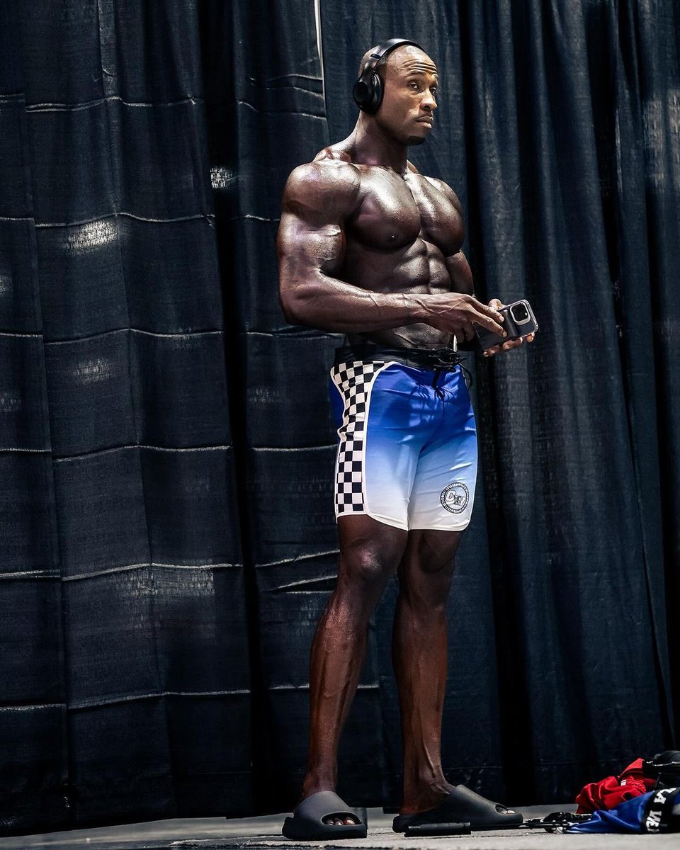 FLEX_Magazine's tweet photo. Repost from @e_bankssss
•
Year 3 down! 

2 MP Arnold’s &amp; 1 MP Mr. Olympia and 2 in 1 Year! 

We just warming up 🔥 @_cutz_ 

📸 @cmyvision_ 

Be on the look out for “The Marathon” Stage short by @chulastylz_ 
🔌 “EBanks10”

#Remdemption2024 #EBanks #Getcho💰 https://t.co/N4fQHQQCvE