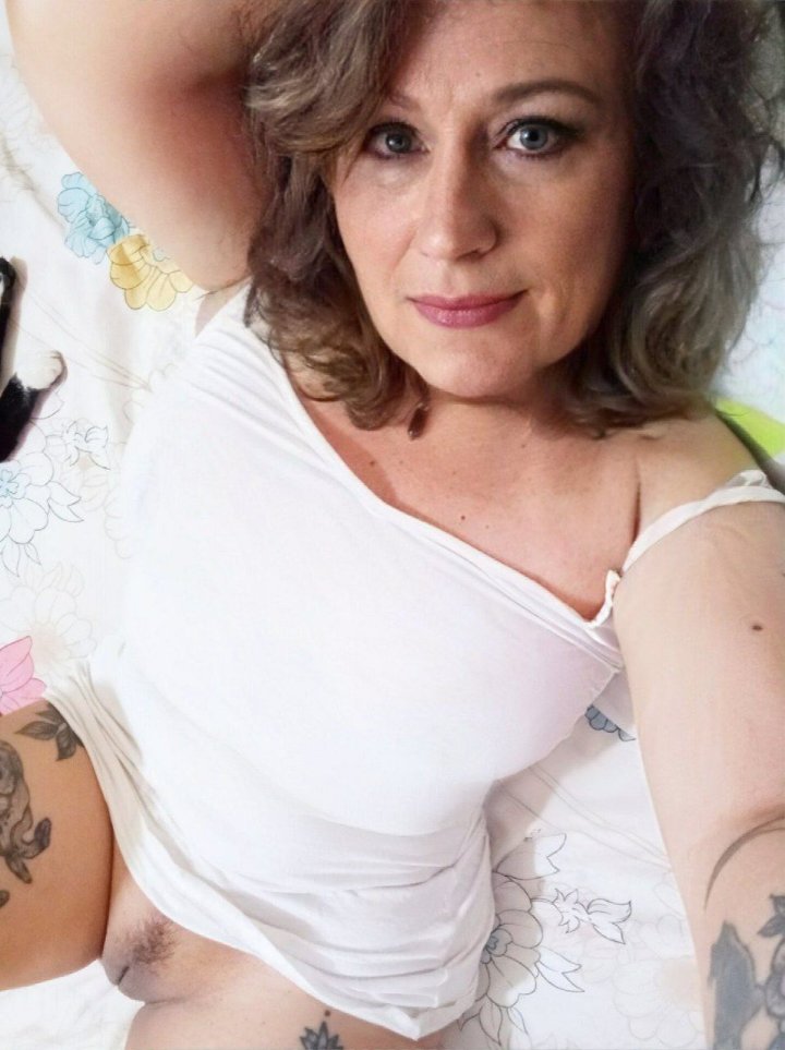 LaurennMilfs's tweet photo. Can I be your bangable mama? 🤯I enjoy chatting on Facebook and X 😊
#Facebook 
https://t.co/FMx5M5oSO1 https://t.co/x1k7YrHDRK
