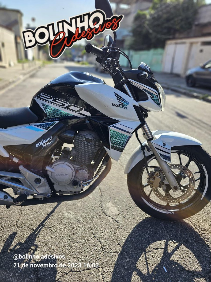 Guuhdotrem's tweet photo. Booa tarde acabaram de roubar minha moto quem souber de alguma coisa me mandar mensagem pfvr moto de trabalho.!😭 https://t.co/kSkgV4dWL5