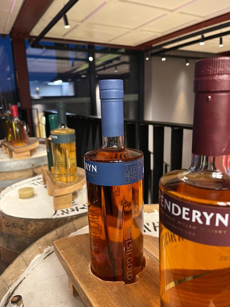 【Ｍｅｅｔ　ａｎｄ　Ｍｉｎｇｌｅ】 It was great meeting so many other local businesses at the @4theRegion Meet and Mingle event tonight at @PenderynWhisky🥃 What a privilege to have such a fantastic Welsh business and impressive destination in the heart of Swansea 🖤