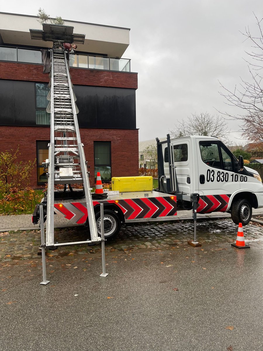 de_vic_mover's tweet photo. Lift tot de 24ste verdieping https://t.co/JZN8d4qDDU