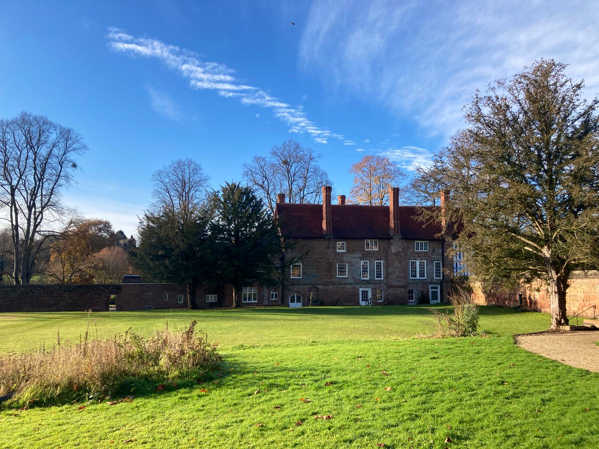 Thanks to the brilliant team at Coventry Charterhouse for welcoming @OxHumanities students for this term’s #HeritagePathway trip. Founded as a Carthusian monastery in 1381, the site opened to the public for the 1st time this year following an extensive @HeritageFundUK project🧵