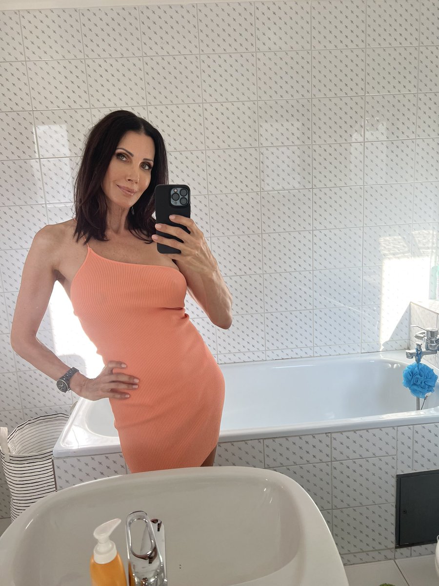 emmreport's tweet photo. Shay Sights Gets Revenge in Her Fake Taxi Debut
https://t.co/NEspZKDOU5
#photooftheday,#photography #emmreport,#emmnetwork,@mydaddyspalace
@therubpr,@shay_sights,#ShaySights https://t.co/Qolb6HXytj