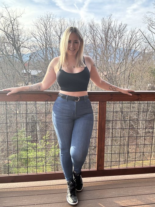 Good afternoon 😊 https://t.co/MYEeVznqxv