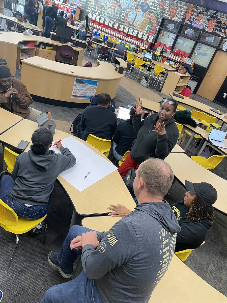 Staff meeting today focused on Spotlight Reflection “What are we going to STOP START or CONTINUE going forward into the new year as a school <a href="/StonewallTell/">Stonewall Tell ES</a> <a href="/NPorter17/">Nikki R. Porter</a> @aplatimore