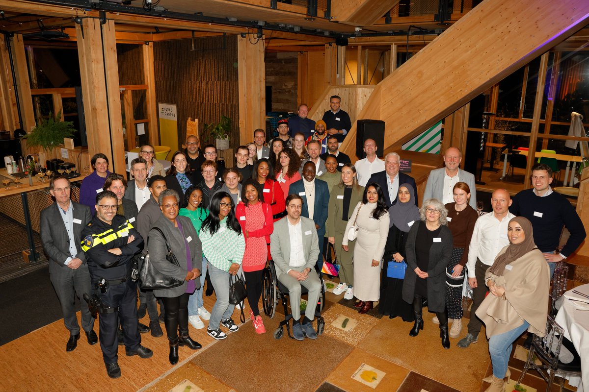 Dit is Almere! Samen met wethouders een geweldig inspiratiediner gehad met een grote diversiteit aan Almeerders. Smaakt naar meer!