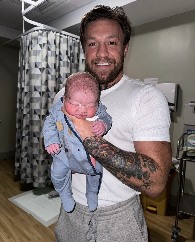 mma_orbit's tweet image. Conor McGregor with his newborn son ❤️
