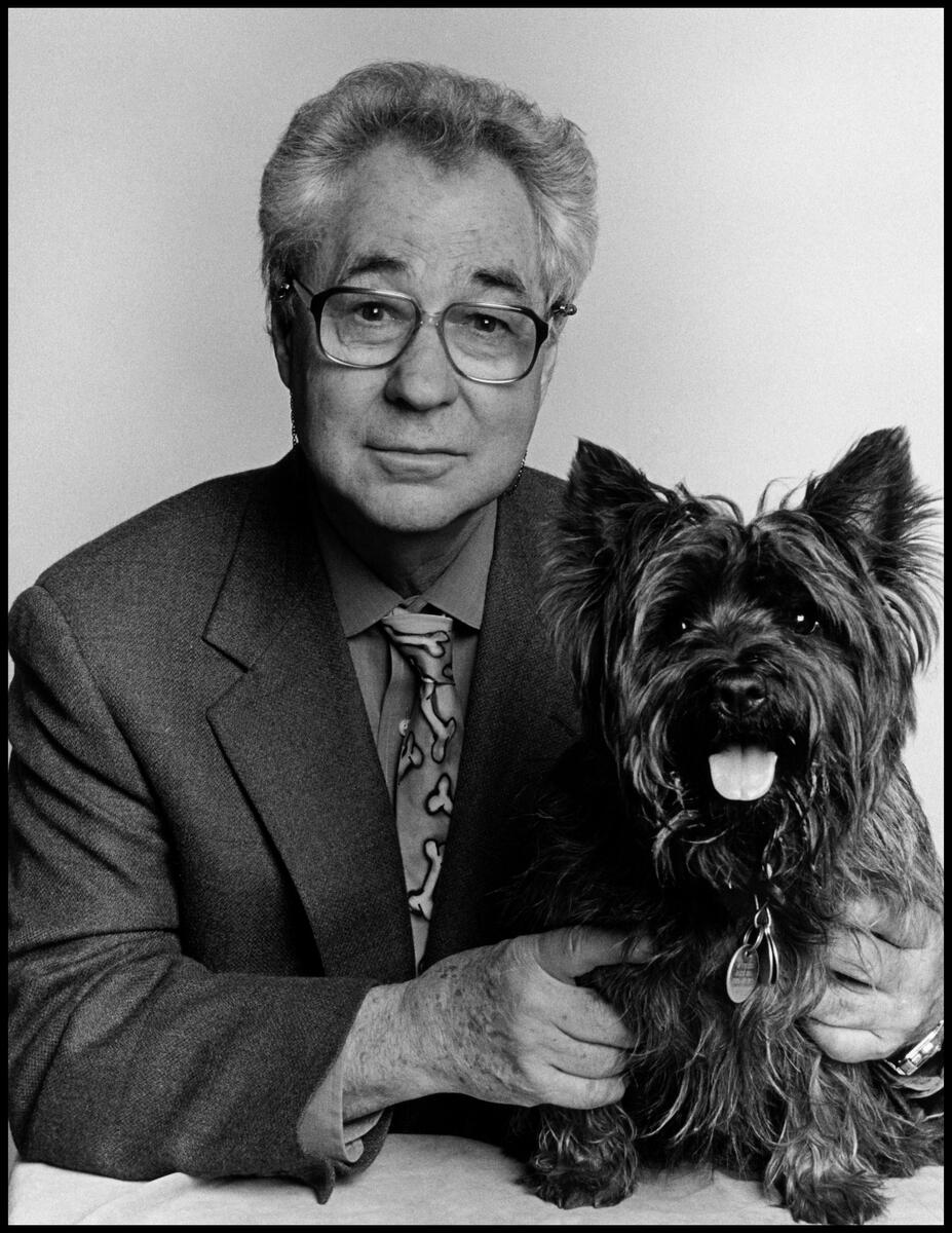 It is with great sadness that we announce the passing of beloved Magnum photographer Elliott Erwitt. ⁠ He died peacefully at home surrounded by family. ⁠ ⁠ PHOTO: New York, USA. 1999.⁠ ⁠ © Elliott Erwitt / Magnum Photos