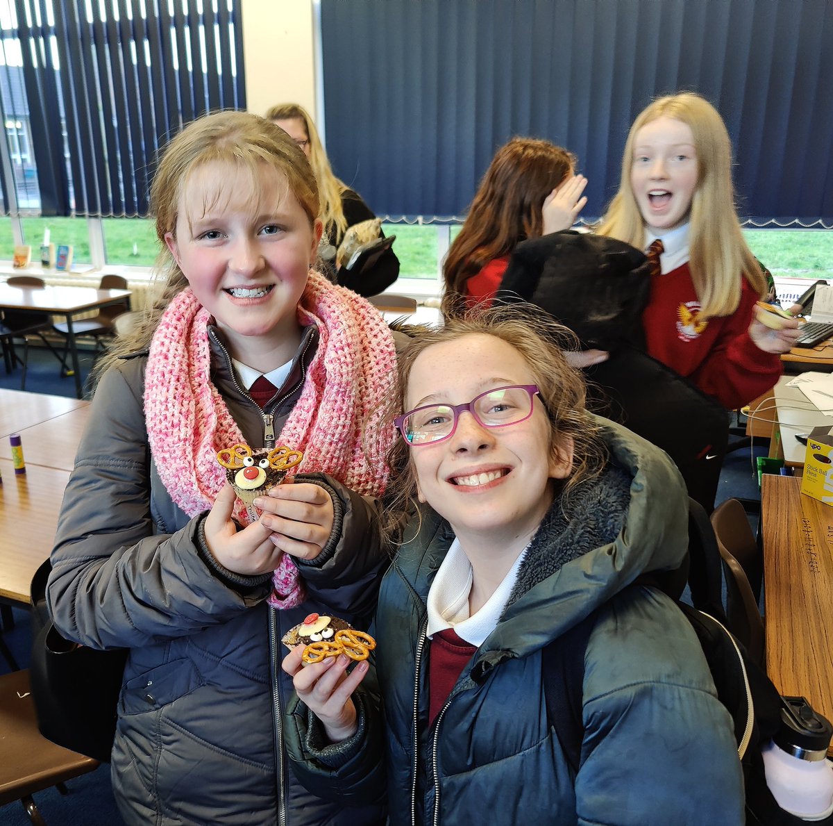 #TreatTasticThursday is back! This week, Holly and Thea got us all in the Christmas spirit with their reindeer pretzel cupcakes. They were delicious. #ChristmasTreats #TheGoodCakes 🧁🦌🎄