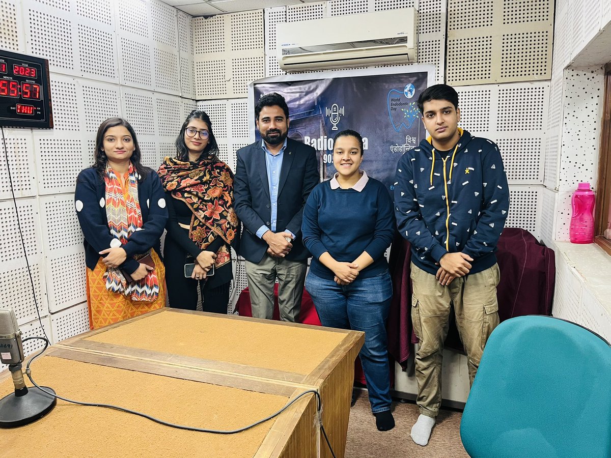 vikranttongad's tweet photo. It was a wonderful interaction with the students of #Journlism of #Jamia Millia Islami central University, #Delhi. Thanks for inviting me as an #environmentalist for a interview regarding #waste management .
#workForEnvironment #VikrantTongad https://t.co/iUCgDYflfo