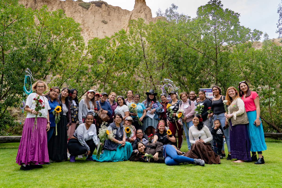 🫂 Mujeres refugiadas y migrantes compartieron sus experiencias sobre las situaciones de violencia a las que están expuestas durante el desplazamiento.

Los círculos de sanación 💙 fueron liderados por la <a href="/FMKullakita/">Fundación Munasim Kullakita</a> en La Paz y Santa Cruz 🇧🇴 con apoyo de #ACNUR

#16Dias